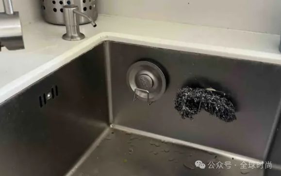 明了一年省下几百元看完赶紧试一试尊龙凯时窗帘挂钩放在厨房真是太聪(图2)